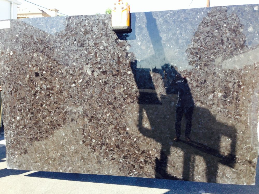 ANTIQUE BROWN POLISHED GRANITE SLAB